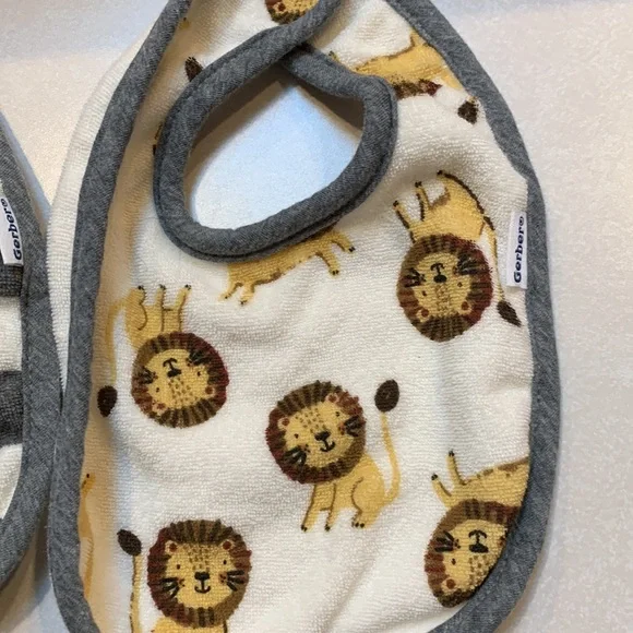 3 baby bibs - Picture 4 of 6